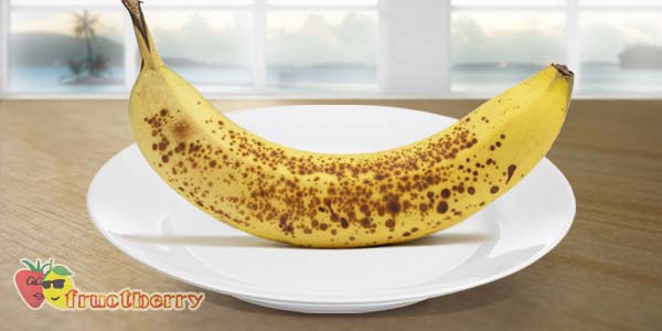 1 банан килокалории. Банан калорийность на 1шт без кожуры. Калорийность банана без кожуры. Банан с пятнышками. Банан калорийность.